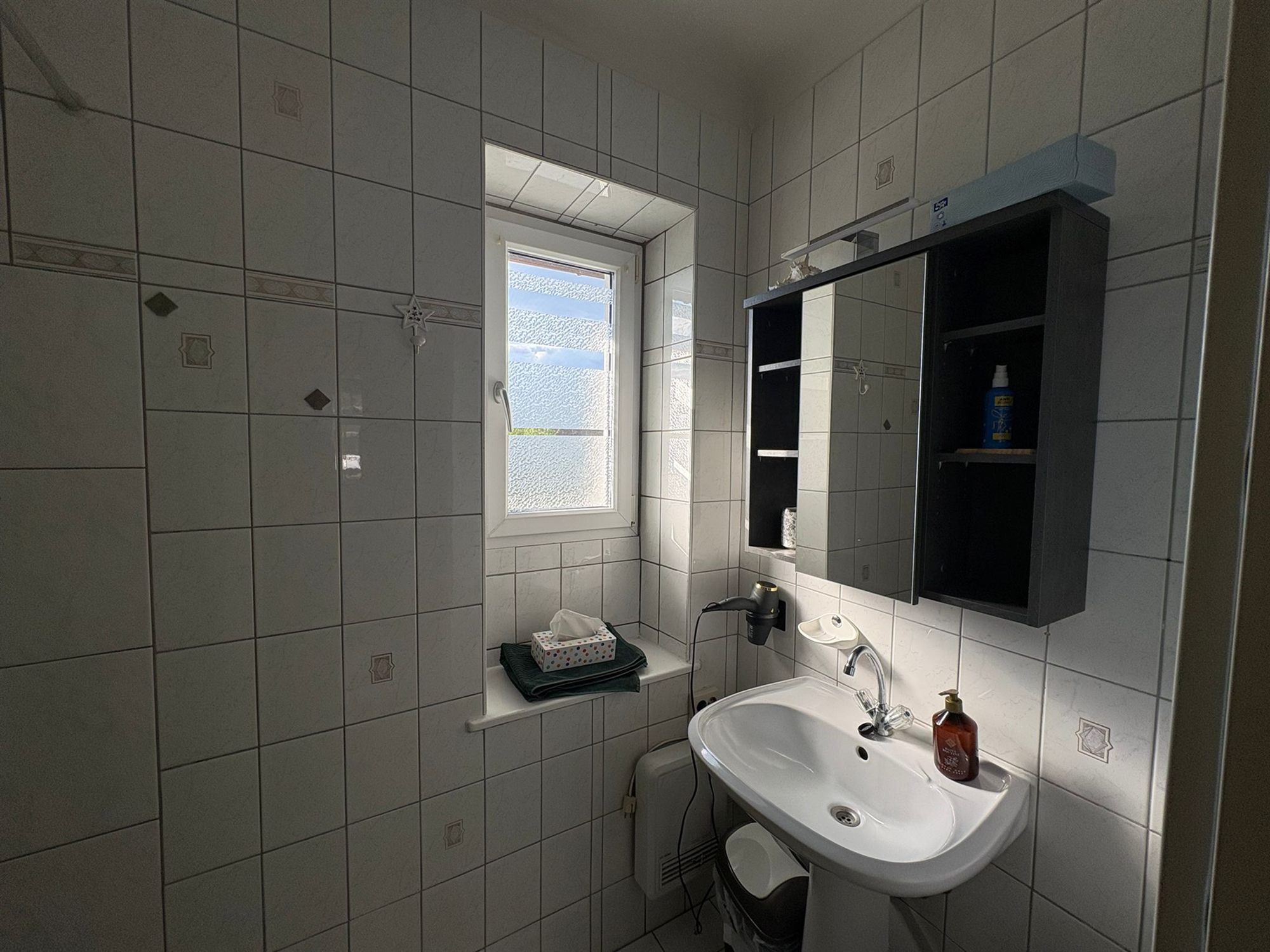 Badezimmer mit Waschbecken